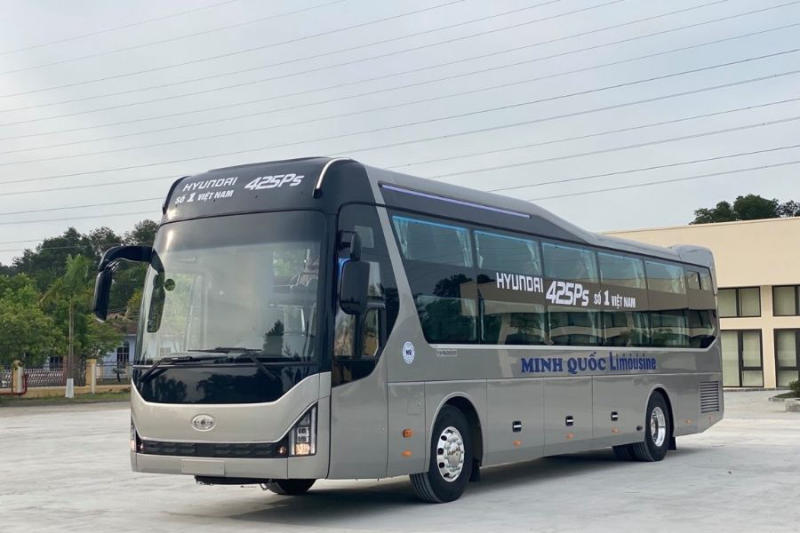 Xe trung chuyển Măng Đen